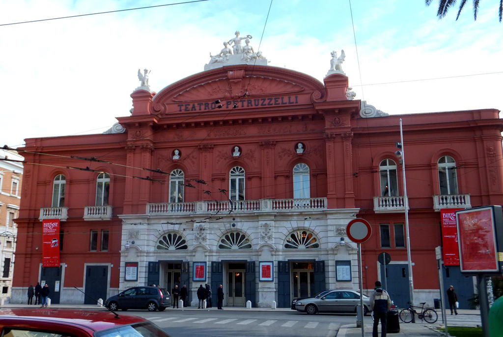 Jr Hotels Oriente Bari Bagian luar foto